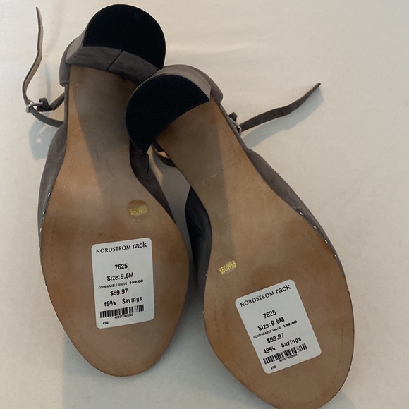 Vince Camuto Suede open toe heels - Picture 2 of 5